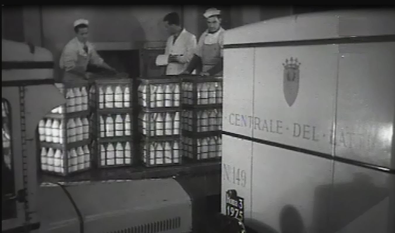Operai dentro la Centrale del Latte di Roma